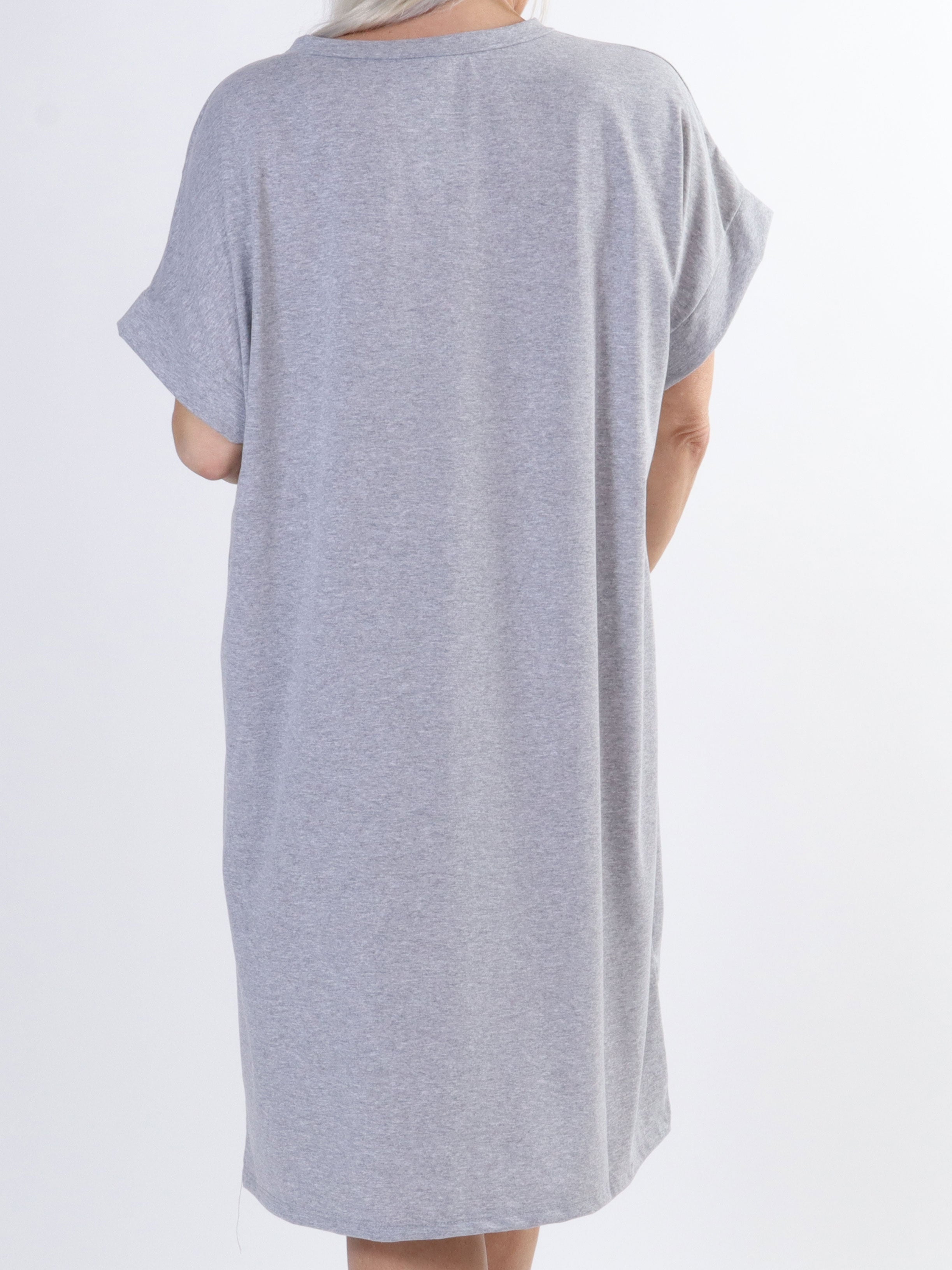 Virginia - Mjuk plus size t-shirt klänning med motiv